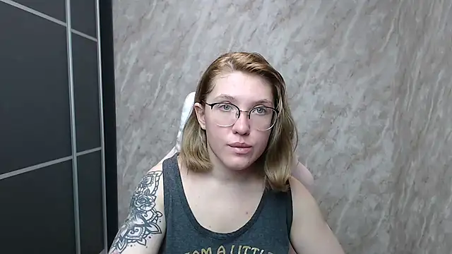 Reginasmilee online show from February 2025 11:42:02 AM