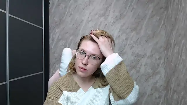 Reginasmilee online show from February 2025 03:05:01 PM