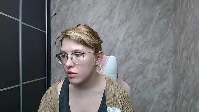 Reginasmilee online show from February 2025 03:39:02 PM