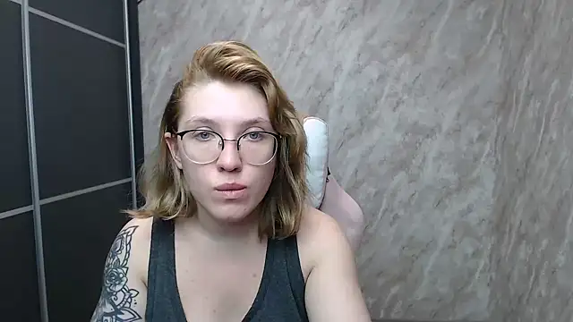 Reginasmilee online show from February 2025 02:43:02 PM