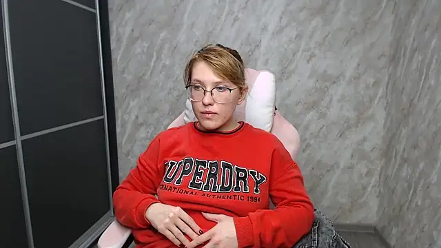 Reginasmilee online show from February 2025 02:44:02 PM