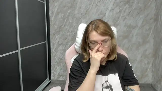 Reginasmilee online show from February 2025 03:21:01 PM