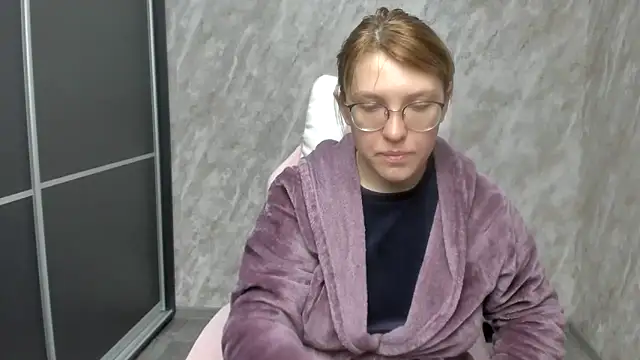 Reginasmilee online show from February 2025 04:29:01 AM