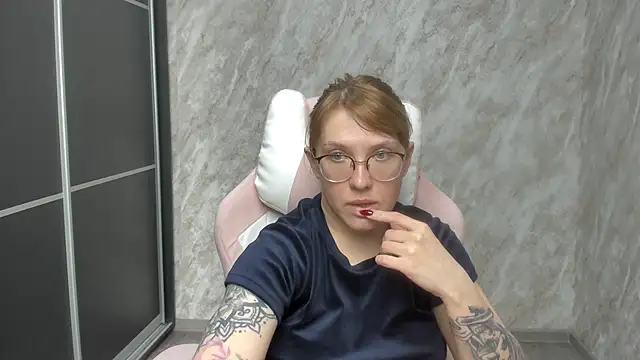 Reginasmilee online show from February 2025 11:02:02 AM
