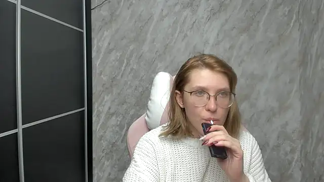 Reginasmilee online show from February 2025 03:51:02 PM