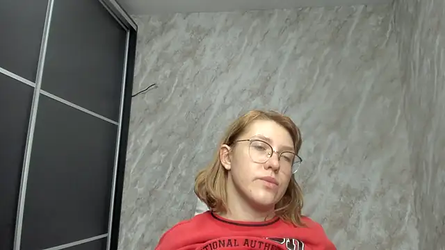 Reginasmilee online show from February 2025 02:47:02 AM