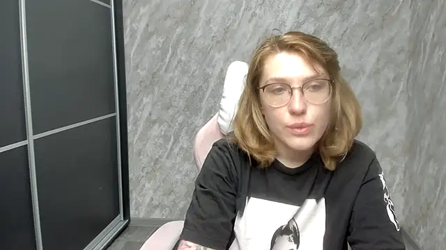 Reginasmilee online show from February 2025 06:37:01 AM