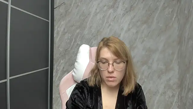 Reginasmilee online show from February 2025 06:18:02 AM