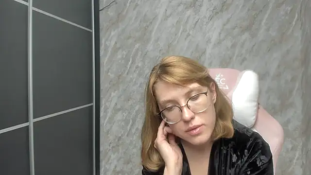 Reginasmilee online show from February 2025 05:58:01 PM