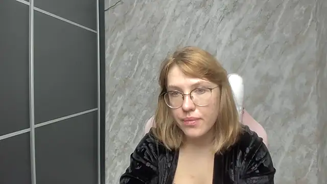 Reginasmilee online show from February 2025 02:53:01 AM