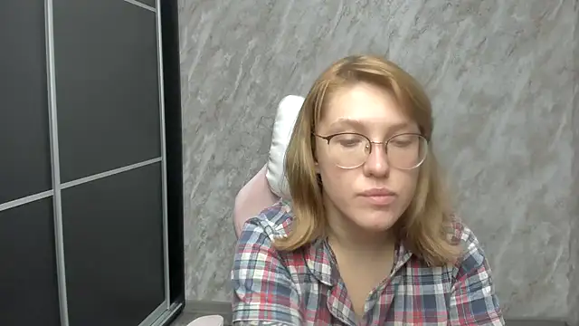 Reginasmilee online show from March 2025 10:45:02 AM