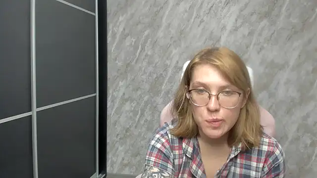 Reginasmilee online show from March 2025 01:49:02 PM