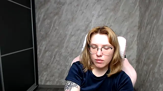 Reginasmilee online show from March 2025 02:51:02 AM