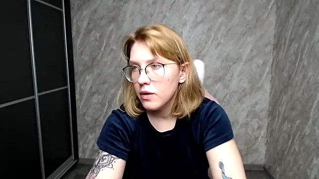 Reginasmilee online show from March 2025 05:57:02 AM