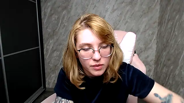Reginasmilee online show from March 2025 11:47:02 AM