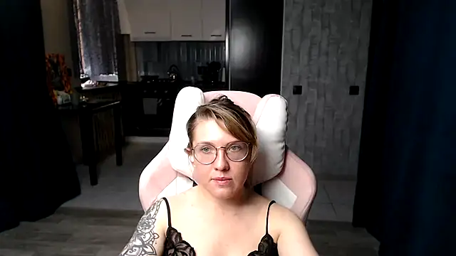 Reginasmilee online show from September 2025 11:56:01 AM