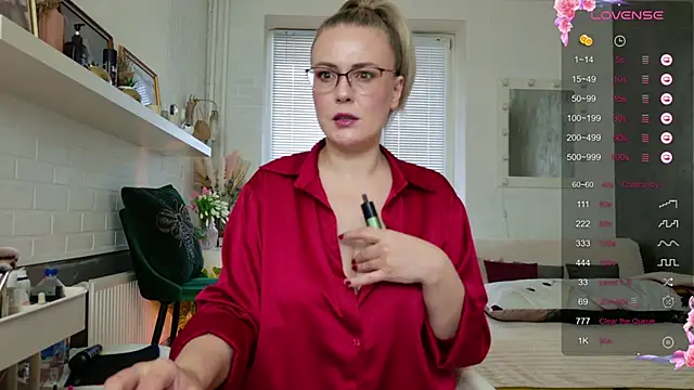 Snapshot of BeautyeyesLovely chatting on October 2025 12:36:02 PM BeautyeyesLovely online show from October 2025 12:36:02 PM