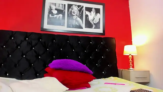 NikolSalas online show from December 2024 01:00:02 PM