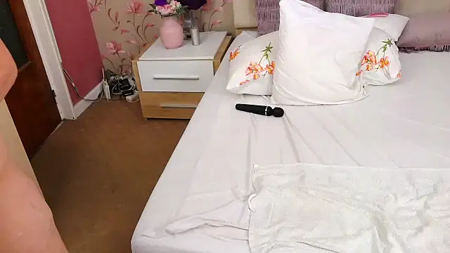 Snapshot of MatureMariah chatting on December 2024 04:11:01 AM MatureMariah online show from December 2024 04:11:01 AM