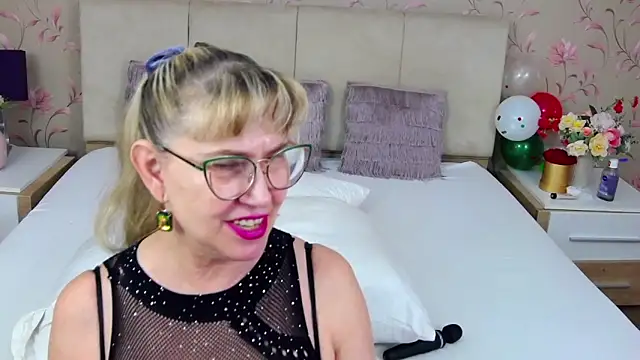 Snapshot of MatureMariah chatting on January 2025 10:51:01 PM MatureMariah online show from January 2025 10:51:01 PM