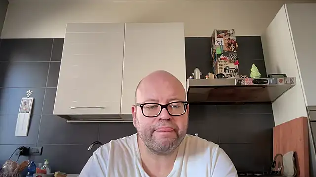 Snapshot of theitalianbear chatting on September 2025 10:42:02 AM theitalianbear online show from September 2025 10:42:02 AM