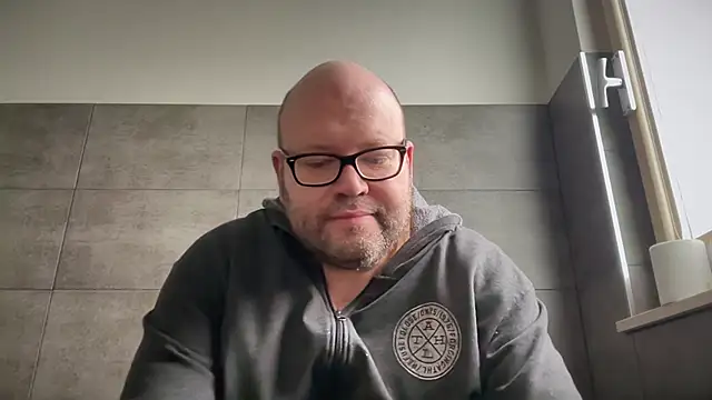 Snapshot of theitalianbear chatting on October 2025 07:05:02 AM theitalianbear online show from October 2025 07:05:02 AM