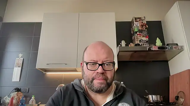 Snapshot of theitalianbear chatting on October 2025 10:07:01 AM theitalianbear online show from October 2025 10:07:01 AM