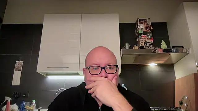 Snapshot of theitalianbear chatting on October 2025 12:22:02 AM theitalianbear online show from October 2025 12:22:02 AM