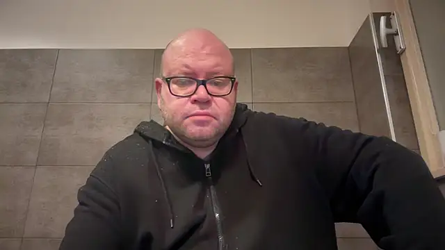 Snapshot of theitalianbear chatting on October 2025 04:02:02 AM theitalianbear online show from October 2025 04:02:02 AM