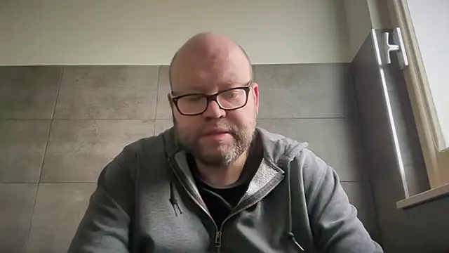 Snapshot of theitalianbear chatting on November 2025 08:24:01 AM theitalianbear online show from November 2025 08:24:01 AM