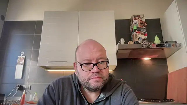 Snapshot of theitalianbear chatting on November 2025 08:36:02 AM theitalianbear online show from November 2025 08:36:02 AM