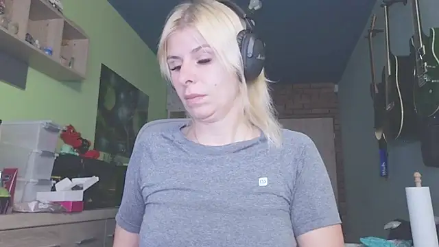 karmija online show from October 2025 07:58:02 PM