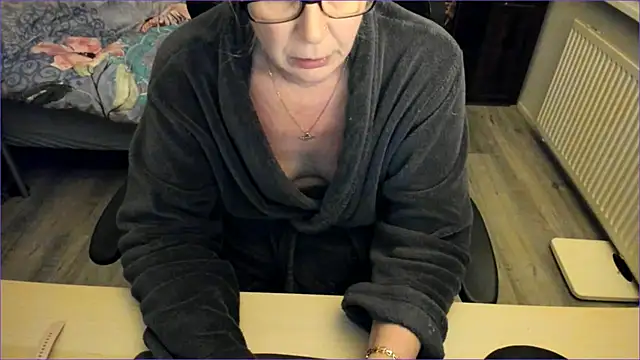 minoesje37 online show from December 2024 08:34:01 PM