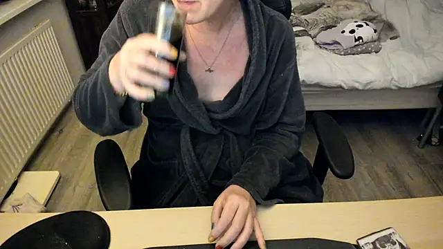 minoesje37 online show from January 2025 09:04:02 PM