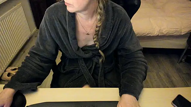 minoesje37 online show from February 2025 08:46:01 PM