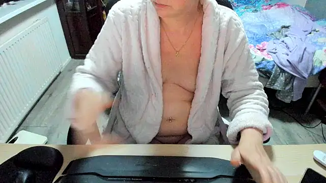 minoesje37 online show from March 2025 08:37:02 PM