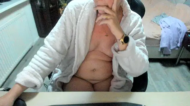 minoesje37 online show from October 2025 07:36:02 PM