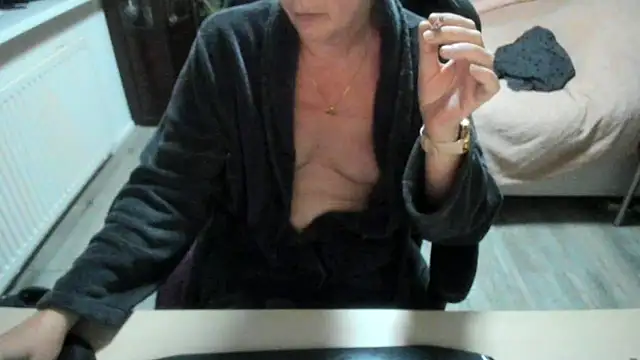 minoesje37 online show from October 2025 07:14:01 PM