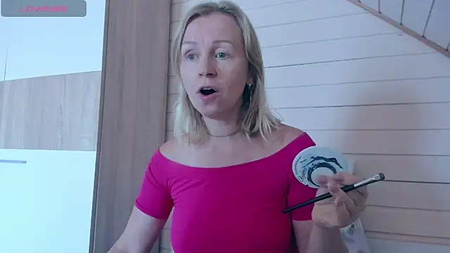 Snapshot of I_AM_MILF chatting on October 2025 08:06:01 AM I AM MILF online show from October 2025 08:06:01 AM