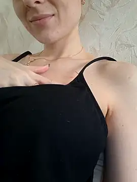 Snapshot of YogisticJuli666 chatting on October 2025 06:33:01 AM YogisticJuli666 online show from October 2025 06:33:01 AM