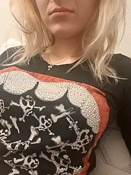 Snapshot of YogisticJuli666 chatting on October 2025 04:57:01 AM YogisticJuli666 online show from October 2025 04:57:01 AM