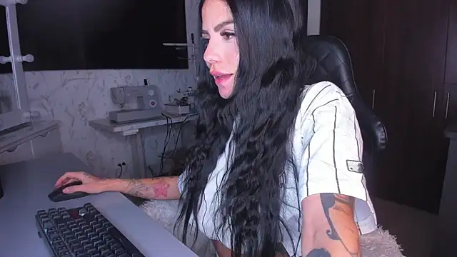 Snapshot of Lisegg_ chatting on December 2024 11:00:01 AM Lisegg online show from December 2024 11:00:01 AM