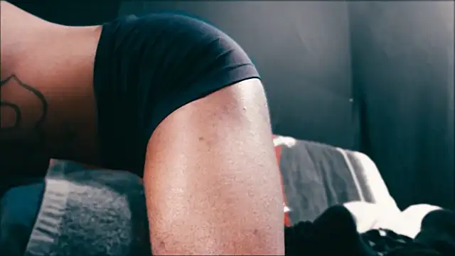 iBreakHeartz online show from December 2024 05:33:02 PM