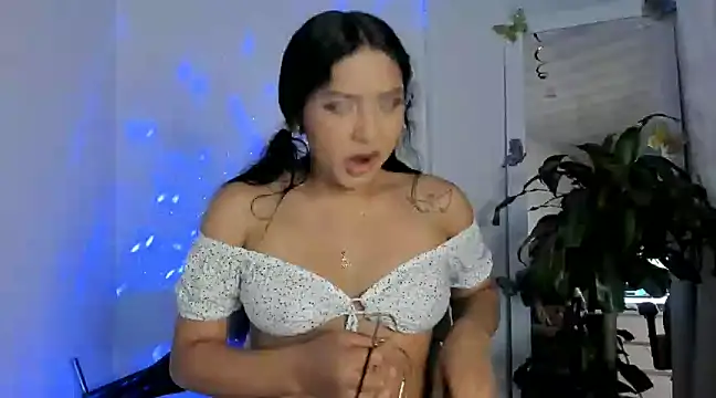 kirasofia online show from March 2025 05:38:02 AM
