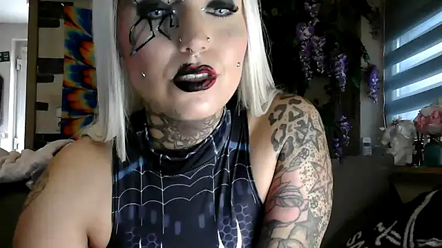 Snapshot of RoxxyInk chatting on October 2025 11:11:02 AM RoxxyInk online show from October 2025 11:11:02 AM