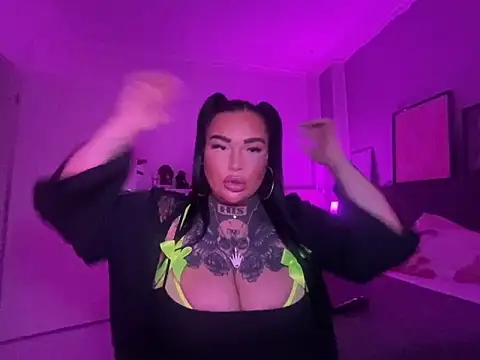 Snapshot of _MelinaCurves_ chatting on January 2025 06:59:01 PM MelinaCurves online show from January 2025 06:59:01 PM