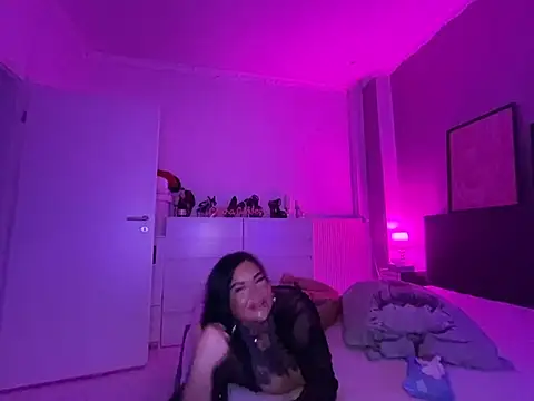 Snapshot of _MelinaCurves_ chatting on January 2025 01:10:02 AM MelinaCurves online show from January 2025 01:10:02 AM