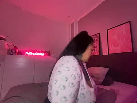 Snapshot of _MelinaCurves_ chatting on February 2025 09:52:01 PM MelinaCurves online show from February 2025 09:52:01 PM