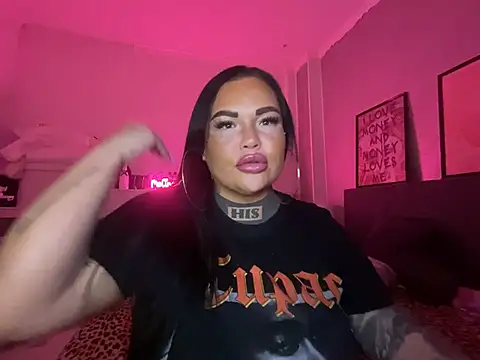 Snapshot of _MelinaCurves_ chatting on February 2025 01:38:01 AM MelinaCurves online show from February 2025 01:38:01 AM