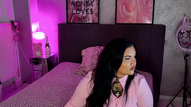 Snapshot of _MelinaCurves_ chatting on February 2025 08:28:02 PM MelinaCurves online show from February 2025 08:28:02 PM